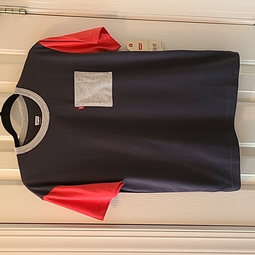 LEVIS BOYS BLUE AND RED SHORT SLEEVE T-SHIRT SIZE SMALL